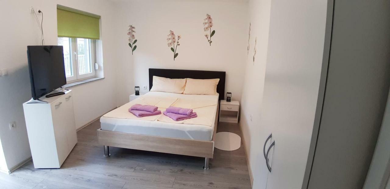 Apartmani Orhideja Gornji Karin Exterior photo